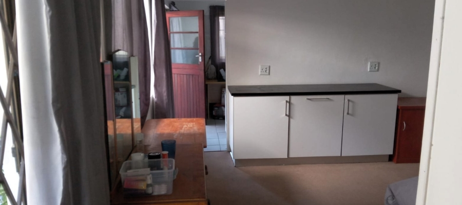 To Let 1 Bedroom Property for Rent in Roundhay Western Cape